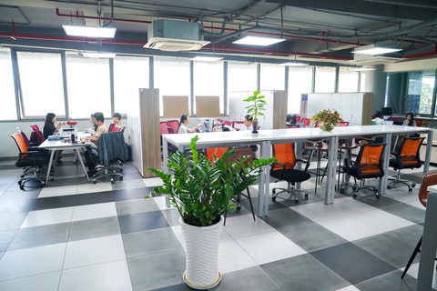 Định mức mỗi giảng viên 6m²: Xa xỉ?- Ảnh 1. Ở mỗi tầng thuộc khu giảng dạy, Trường đại học Văn Lang đều bố trí phòng làm việc giảng viên - Ảnh: TRÀ MY