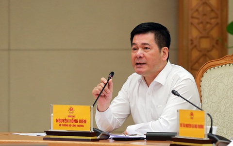 Đề xuất doanh nghiệp lắp điện mặt trời mái nhà được bán nguồn điện dư lên lưới- Ảnh 1. Ông Nguyễn Hồng Diên nêu ba đề xuất trong phát triển nguồn điện mặt trời mái nhà - Ảnh: VGP