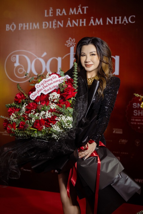 Cô thú nhận ngày đầu bấm máy, cô diễn đơ. Lúc đó mới từ Việt Nam quay lại Mỹ, cô chưa kịp thuộc kịch bản. Diễn chung với nhiều diễn viên chuyên nghiệp, cô càng áp lực. Bị đạo diễn Mai Thu Huyền cằn nhằn, cô cảm thấy “quê”, quyết tâm diễn tốt. Cô thú nhận ngày đầu bấm máy, cô diễn đơ. Lúc đó mới từ Việt Nam quay lại Mỹ, cô chưa kịp thuộc kịch bản. Diễn chung với nhiều diễn viên chuyên nghiệp, cô càng áp lực. Bị đạo diễn Mai Thu Huyền cằn nhằn, cô cảm thấy “quê”, quyết tâm diễn tốt.