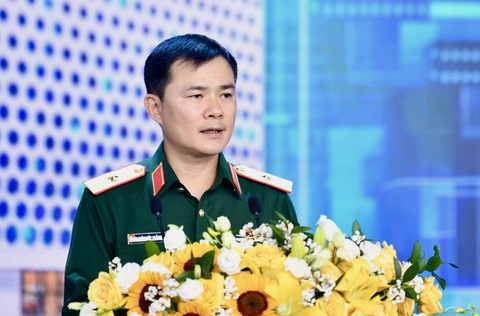 Viettel khai trương trung tâm dữ liệu lớn nhất Việt Nam- Ảnh 2. Ông Tào Đức Thắng - chủ tịch, tổng giám đốc Viettel - cho biết tập đoàn này sẽ phát triển hệ thống trung tâm lưu trữ dữ liệu với quy mô gấp tám lần hiện nay - Ảnh: NAM NGUYỄN