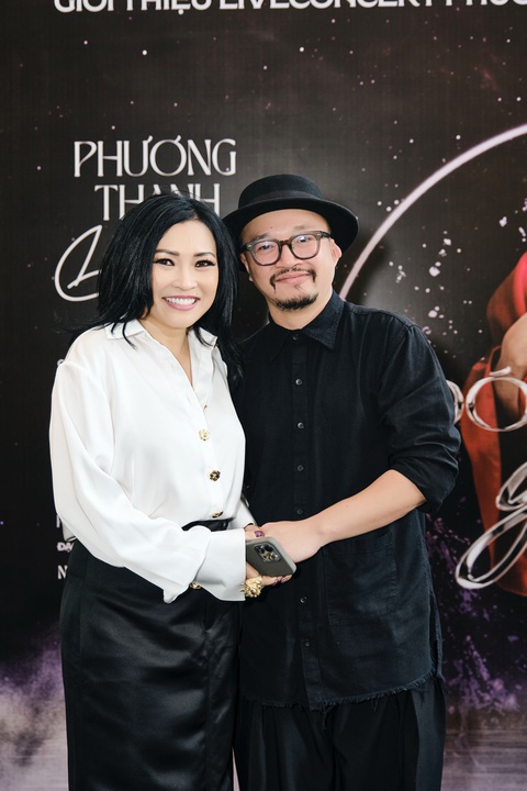 Rapper Hà Lê cho biết anh từng hợp tác với ca sĩ Phương Thanh trong bài Kéo chài và trong một số dự án khác. Anh bày tỏ may mắn khi được đứng chung sân khấu với thần tượng của mình. Rapper Hà Lê cho biết anh từng hợp tác với ca sĩ Phương Thanh trong bài Kéo chài và trong một số dự án khác. Anh bày tỏ may mắn khi được đứng chung sân khấu với thần tượng của mình.