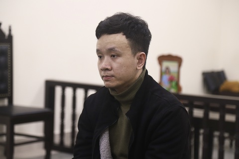 Bị chia tay, thanh niên uống 6 lon bia, mang dao, axit, chặn đường đâm chết bạn gái- Ảnh 1. Bị cáo Nhớ tại tòa - Ảnh: DANH TRỌNG