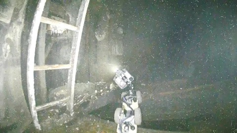 Robot thăm dò bên trong lò phản ứng số 1 của nhà máy hạt nhân Fukushima Daiichi - Ảnh: TEPCO Robot thăm dò bên trong lò phản ứng số 1 của nhà máy điện hạt nhân Fukushima Daiichi - Ảnh: TEPCO