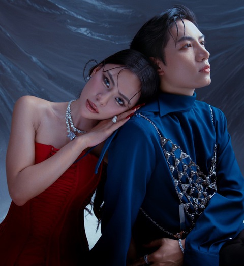 Bộ đôi 'chiến thần ballad' Hà Nhi - Anh Tú lần đầu song ca bolero- Ảnh 3. Vốn là 2 giọng ca “gây sát thương” với những ca khúc chạm đến tâm hồn người nghe, sự kết hợp chính thức của cả hai trong Khước từ càng khiến khán giả yêu mến, say mê.