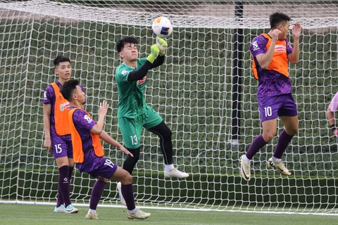 U23 Việt Nam nỗ lực tập luyện để tìm chiến thắng qua từng trận- Ảnh 7. Thủ môn Nguyễn Văn Việt nhiều khả năng sẽ là lựa chọn số 1 trong khung thành - Ảnh: VFF
