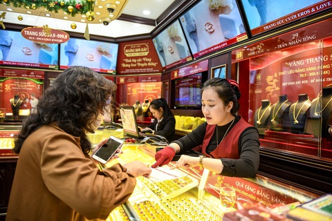 Thủ tướng: Xử lý ngay và luôn tình trạng chênh lệch giá vàng quá cao- Ảnh 1. Thủ tướng yêu cầu can thiệp để rút ngắn chênh lệch giá vàng - Ảnh: N.TRẦN