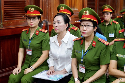 Toàn bộ mức án của 86 bị cáo vụ Vạn Thịnh Phát- Ảnh 3. Bị cáo Trương Mỹ Lan trong phiên tòa chiều 11-4 - Ảnh: HỮU HẠNH