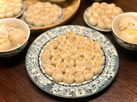 Tại sao Tết Hàn thực lại phải ăn bánh trôi bánh chay?- Ảnh 2. Tết Hàn thực, chị Kỳ Duyên lại vào bếp làm bánh trôi bánh chay - Ảnh: KỲ DUYÊN