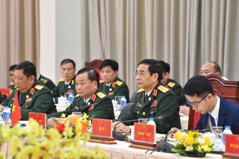 Hội đàm giữa Bộ Quốc phòng hai nước Việt Nam - Trung Quốc: 'Trên biển cần giải quyết bằng hòa bình'- Ảnh 2. Đoàn đại biểu cấp cao Bộ Quốc phòng Việt Nam do Đại tướng Phan Văn Giang - bộ trưởng Bộ Quốc phòng Việt Nam - làm trưởng đoàn - Ảnh: TRỌNG HẢI