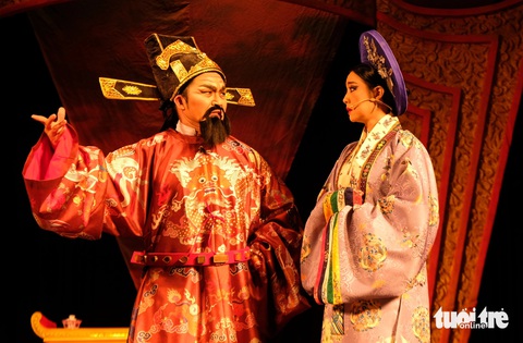 Nghệ sĩ Đại Nghĩa (trái, vai Huỳnh Công Lý) và nghệ sĩ Mỹ Duyên (vai Huệ Phi) - Ảnh: LINH ĐOAN Nghệ sĩ Đại Nghĩa (trái, vai Huỳnh Công Lý) và nghệ sĩ Mỹ Duyên (vai Huệ Phi) - Ảnh: LINH ĐOAN