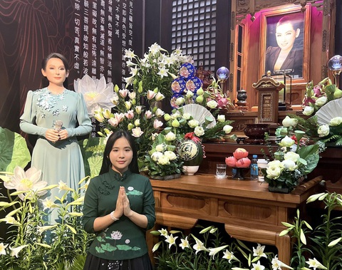 Ca sĩ Quỳnh Trang nhớ mãi những kỷ niệm bên mẹ nuôi Phi Nhung - Ảnh: Facebook nhân vật Ca sĩ Quỳnh Trang nhớ mãi những kỷ niệm bên mẹ nuôi Phi Nhung - Ảnh: Facebook nhân vật