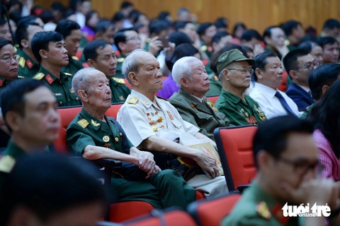 Quyết chiến, quyết thắng trên mảnh đất Điện Biên anh hùng- Ảnh 6. Các nhân chứng lịch sử - chiến sĩ Điện Biên năm xưa có mặt tại hội thảo - Ảnh: NAM TRẦN