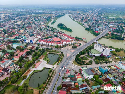Đông Hà đủ điểm lên đô thị loại II, chạy nước rút nhiều công trình- Ảnh 3. Phía bắc TP Đông Hà nhìn từ trên cao - Ảnh: HOÀNG TÁO