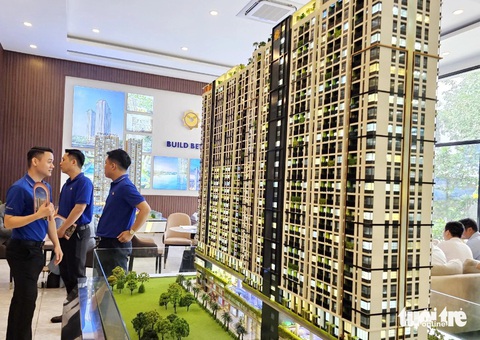 Người trẻ mua nhà phải lường trước bẫy lãi suất thả nổi- Ảnh 1. Người mua nhà cần dự phòng rủi ro khi lãi suất thả nổi tăng cao - Ảnh: NGỌC HIỂN