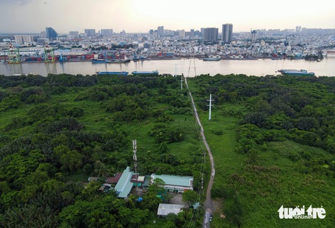 Nhiều công viên bị 'treo', Sở Xây dựng TP.HCM nói do ngân sách còn hạn hẹp- Ảnh 2. Khu lâm viên sinh thái (TP Thủ Đức) rộng 128ha. Đây cũng được dự kiến là nơi kết nối với quận 7 khi cây cầu Thủ Thiêm 4 xây dựng - Ảnh: CHÂU TUẤN