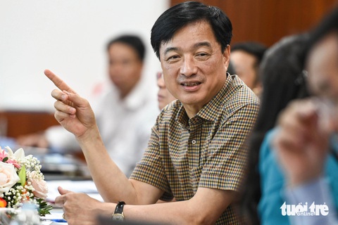 Trung ương Mặt trận Tổ quốc Việt Nam muốn Bộ Công an hỗ trợ mục tiêu chuyển đổi số- Ảnh 1. Thượng tướng Nguyễn Duy Ngọc, thứ trưởng Bộ Công an, trao đổi với các đại biểu - Ảnh: HỒNG QUANG