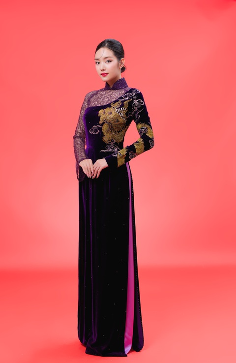 Liên Hương làm lại Bộ sưu tập Huyền sử Thăng Long của Liên Hương - Ảnh: Hizo Thái/BTC Bộ sưu tập sử dụng nhiều chất liệu khác nhau - Ảnh: HIZO THÁI