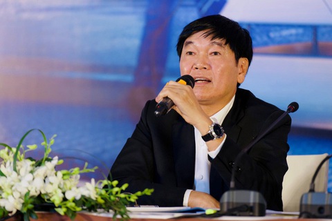 Tỉ phú Trần Đình Long: Tạm ‘buông’ dự án bô xít ở Đắk Nông, đang bàn giao tập đoàn vì tuổi cao- Ảnh 1. Tỉ phú Trần Đình Long trả lời nhiều câu hỏi rất thẳng thắn từ cổ đông - Ảnh: HPG