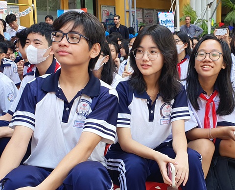 TP.HCM tăng hơn 5.000 học sinh lớp 9, nhiều trường tăng chỉ tiêu lớp 10- Ảnh 1. Học sinh lớp 9 Trường THCS Minh Đức, quận 1, TP.HCM. Năm nay số học sinh lớp 9 tăng nên đa số các trường THPT đều tăng chỉ tiêu tuyển sinh lớp 10 - Ảnh: H.HG