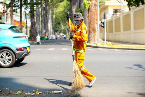Thời tiết hôm nay 12-4: Nắng nóng trở lại khắp cả nước- Ảnh 1. Dự báo hôm nay 12-4, thời tiết nắng nóng diễn ra khắp nơi - Ảnh: QUANG ĐỊNH