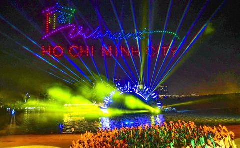 Lễ hội sông nước TP.HCM 2023 gây ấn tượng mạnh với người dân và du khách - Ảnh: QUANG ĐỊNH Lễ hội sông nước TP.HCM 2023 gây ấn tượng mạnh với người dân và du khách - Ảnh: QUANG ĐỊNH