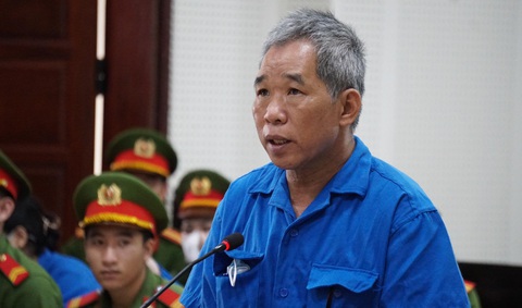Ông Đỗ Hữu Ca nói cuối đời vì lụy tình thương mà phạm tội, xin giảm nhẹ cho ‘người em’- Ảnh 2. Bị cáo Trương Xuân Đước nói lời sau cùng tại tòa - Ảnh: TIẾN THẮNG