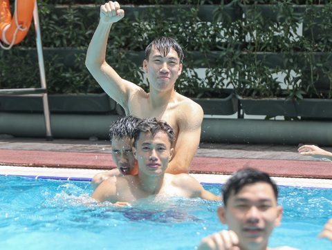 U23 Việt Nam thư giãn tại bể bơi- Ảnh 6. Ngày 12-4, toàn đội sẽ trở lại nhịp tập luyện, chuẩn bị cho trận ra quân tại vòng chung kết U23 châu Á 2024 vào ngày 17-4 - Ảnh: VFF