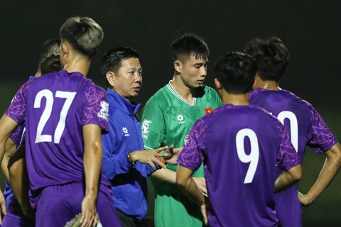 U23 Việt Nam thua U23 Jordan 3-4 trong loạt sút luân lưu 11m- Ảnh 5. HLV Hoàng Anh Tuấn khích lệ các cầu thủ khi đã đảm bảo chất lượng và cường độ thi đấu - Ảnh: VFF