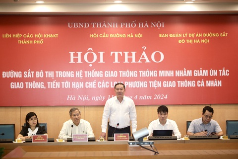 Hà Nội đặt mục tiêu xây 100km metro trong 2 năm tới- Ảnh 2. Lãnh đạo TP Hà Nội phát biểu tại hội thảo - Ảnh: QUANG VIỄN
