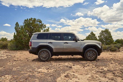 Toyota 4Runner: Bản giá rẻ, thực dụng của Land Cruiser Prado- Ảnh 3. Toyota 4Runner: Bản giá rẻ, thực dụng của Land Cruiser Prado- Ảnh 3.