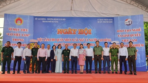 Đà Nẵng hỗ trợ việc làm cho người xuất ngũ- Ảnh 1. Sở Lao động - Thương binh & Xã hội TP Đà Nẵng thường xuyên phối hợp địa phương, các ngành tổ chức Ngày hội việc làm - Ảnh: V.T.