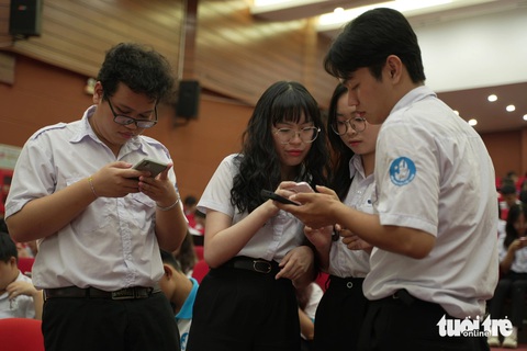 Nam thanh nữ tú tranh tài Thủ lĩnh sinh viên TP.HCM- Ảnh 2. Hội thi được ứng dụng công nghệ thông tin, mạng xã hội vào các phần thi - Ảnh: QUỐC HOÀNG