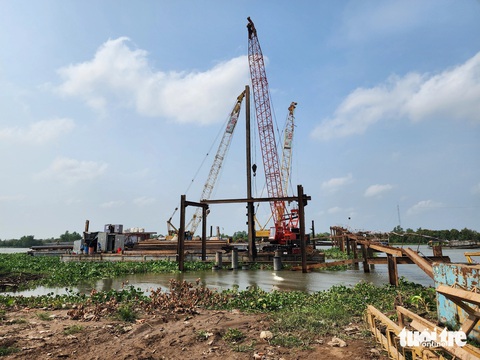 Tiền Giang chi 240 tỉ xây cầu xóa thế cô lập cù lao Tân Phong- Ảnh 2. Khởi công xây dựng cầu Tân Phong, xóa thế cô lập cù lao Tân Phong - Ảnh: HOÀI THƯƠNG