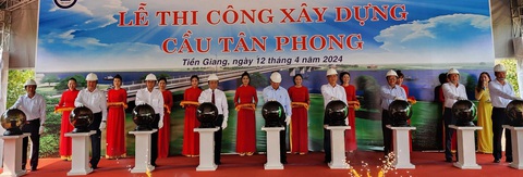 Tiền Giang chi 240 tỉ xây cầu xóa thế cô lập cù lao Tân Phong- Ảnh 1. Lễ thi công dự án cầu Tân Phong - Ảnh: HOÀI THƯƠNG