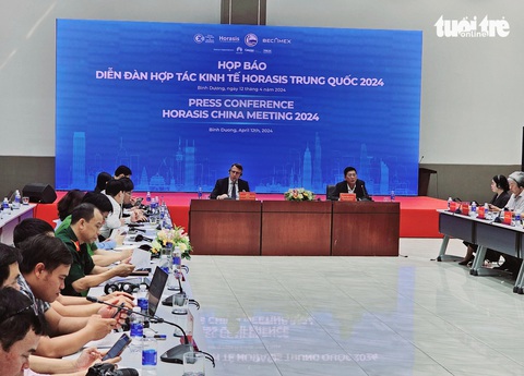 Quang cảnh buổi họp báo Diễn đàn hợp tác kinh tế Horasis Trung Quốc của UBND tỉnh Bình Dương - Ảnh: BÁ SƠN Quang cảnh buổi họp báo Diễn đàn hợp tác kinh tế Horasis Trung Quốc của UBND tỉnh Bình Dương - Ảnh: BÁ SƠN