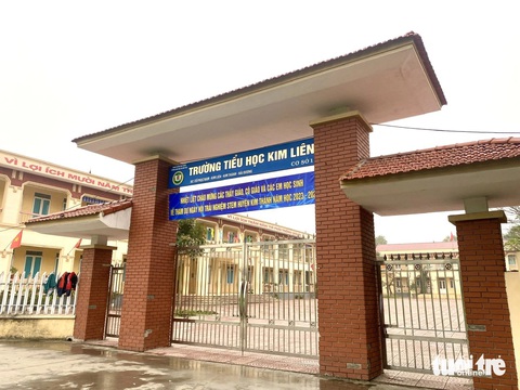 Chuyển tiền thưởng Tết, 20-11 rồi đòi lại: Hiệu trưởng bị đề nghị cách mọi chức vụ trong Đảng- Ảnh 1. Trường tiểu học Kim Liên - nơi xảy ra việc chi tiền động viên cho giáo viên sau đó thu hồi lại - Ảnh: NGUYÊN BẢO