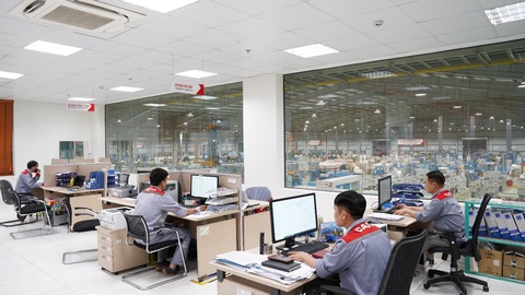 CBCNV làm việc tại nhà máy CADIVI miền Bắc (Bắc Ninh) Cán bộ công nhân viên làm việc tại Nhà máy CADIVI miền Bắc (Bắc Ninh)