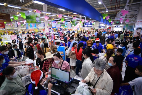 Saigon Co.op nhận giải thưởng Ngôi sao hợp tác xã 2024- Ảnh 2. Co.opmart là địa chỉ mua sắm quen thuộc của người dân