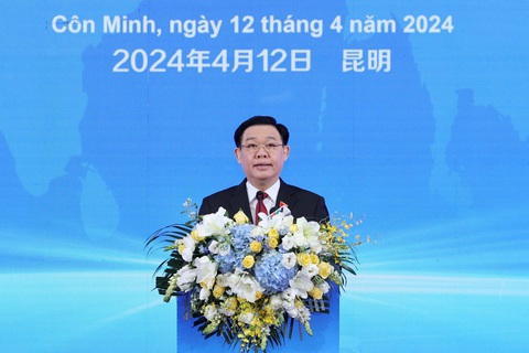 Cụ thể hóa nội hàm mới quan hệ Đối tác chiến lược toàn diện Việt Nam - Trung Quốc- Ảnh 1. Chủ tịch Quốc hội Vương Đình Huệ phát biểu tại diễn đàn - Ảnh: TTXVN