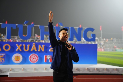 Hoàng Bách mang quan họ Bắc Ninh vào nhạc cổ động bóng đá - Ảnh 3. Hoàng Bách mang quan họ Bắc Ninh vào nhạc cổ động bóng đá - Ảnh 3.