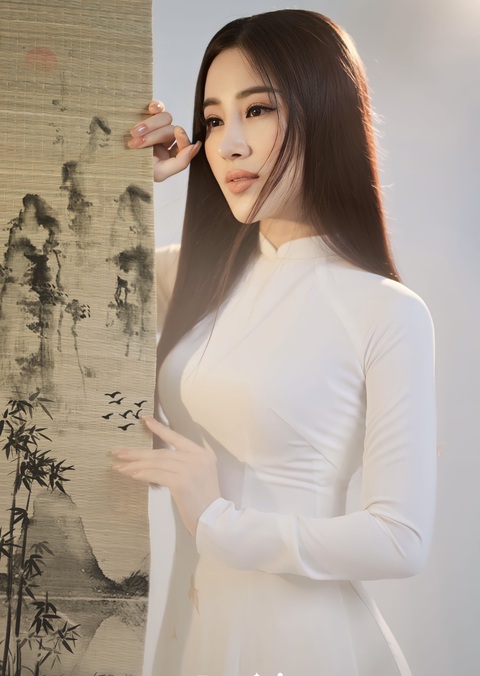 'Ngọc nữ bolero' Tố My xuất hiện cùng tà áo dài tại Quảng trường Thời Đại (Mỹ)- Ảnh 2. Tố My nỗ lực cho ra mắt các sản phẩm âm nhạc trữ tình, bolero dưới góc nhìn của một nghệ sĩ trẻ.