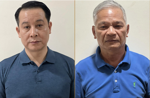 Đề nghị khai trừ Đảng cựu bí thư Quảng Ngãi Lê Viết Chữ- Ảnh 1. Hai ông Phạm Hoàng Anh và Lê Viết Chữ - Ảnh: Bộ Công an