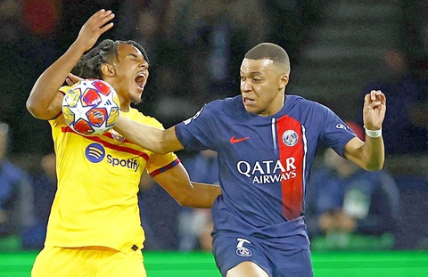 Mbappe (phải) gây thất vọng trước Barca - Ảnh: Reuters Mbappe (phải) gây thất vọng trước Barca - Ảnh: Reuters