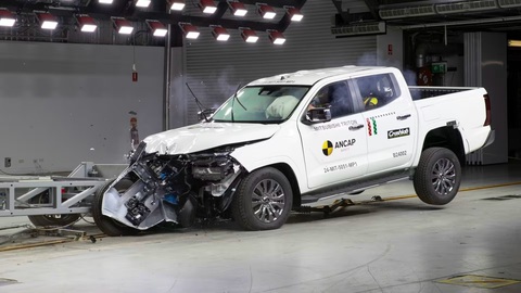 Mitsubishi Triton đời mới nếu tai nạn sẽ như thế nào?- Ảnh 1. Mitsubishi Triton 2024 là bán tải cabin đôi đầu tiên chinh phục thang điểm 5 sao của ANCAP theo chuẩn mới khắt khe hơn - Ảnh: ANCAP