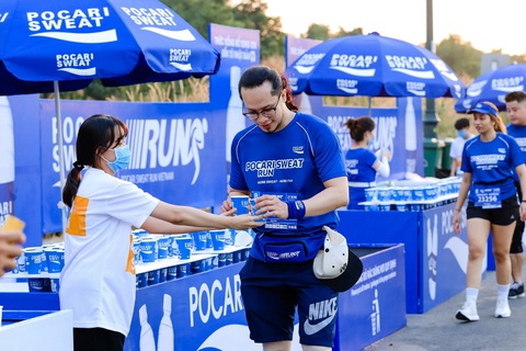 Hứa Thuận Long ‘tái xuất’ đường chạy Tay Ho Half Marathon 2024- Ảnh 4. Hứa Thuận Long ‘tái xuất’ đường chạy Tay Ho Half Marathon 2024- Ảnh 4.