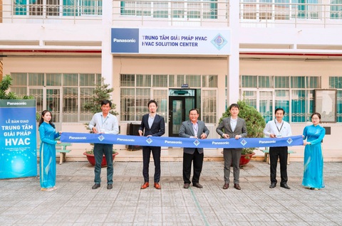 Panasonic phát triển nguồn nhân lực HVAC chất lượng cao tại khu vực Mekong- Ảnh 2. Bàn giao Trung tâm Giải pháp HVAC từ đại diện Panasonic và Trường Bách khoa - Đại học Cần Thơ