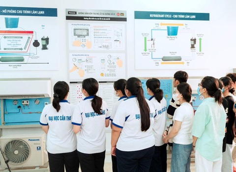 Panasonic phát triển nguồn nhân lực HVAC chất lượng cao tại khu vực Mekong- Ảnh 4. Sinh viên Trường Bách khoa - Đại học Cần Thơ tham quan Trung tâm Giải pháp HVAC