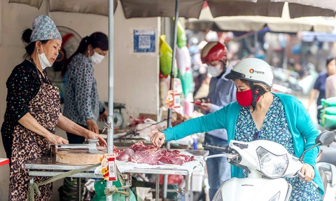Đề xuất mức giảm trừ gia cảnh trong tính thuế thu nhập cá nhân để hỗ trợ, tháo gỡ khó khăn cho đời sống của người dân. Trong ảnh: người dân mua thực phẩm tại chợ Ngọc Hà (Hà Nội) sáng 11-4 - Ảnh: NGUYỄN KHÁNH Đề xuất mức giảm trừ gia cảnh trong tính thuế thu nhập cá nhân để hỗ trợ, tháo gỡ khó khăn cho đời sống của người dân. Trong ảnh: người dân mua thực phẩm tại chợ Ngọc Hà (Hà Nội) sáng 11-4 - Ảnh: NGUYỄN KHÁNH