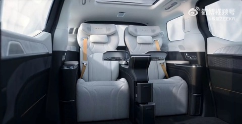 MPV Zeekr 009 công bố bản 4 ghế siêu sang, giá rẻ Volvo EM90- Ảnh 7. Giá Zeekr 009 4 chỗ, theo nhá hàng của thương hiệu Trung Quốc, rơi vào mức 500.000 NDT, tương đương 1,73 tỉ đồng. Con số này... thấp hơn nhiều so với Volvo EM90 chung khung gầm dù so với bản thấp nhất (818.000 NDT - 2,83 tỉ đồng) - Ảnh: Zeekr