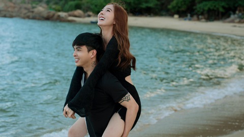 Hồ Quang Hiếu và Tuệ Như đăng ký kết hôn hồi tháng 5/2023, sau vài tháng yêu nhau. Từ khi về chung nhà, cặp đôi thường xuyên đăng tải những khoảnh khắc ngọt ngào trên trang cá nhân, được nhiều khán giả yêu thích, ngưỡng mộ. Hồ Quang Hiếu và Tuệ Như đăng ký kết hôn hồi tháng 5-2023, sau vài tháng yêu nhau. Từ khi về chung nhà, cặp đôi thường xuyên đăng tải những khoảnh khắc ngọt ngào trên trang cá nhân, được nhiều khán giả yêu thích, ngưỡng mộ.